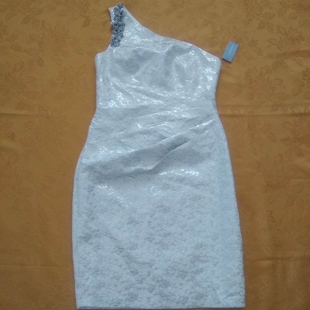 New🎀 One shoulder asymmetric brocade silver metallic floral applique